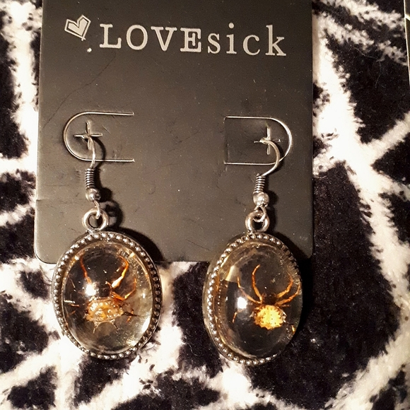 *NEW* LOVESICK Spider Earrings & Necklace Set Hot Topic Spooky Halloween Goth - Picture 2 of 3